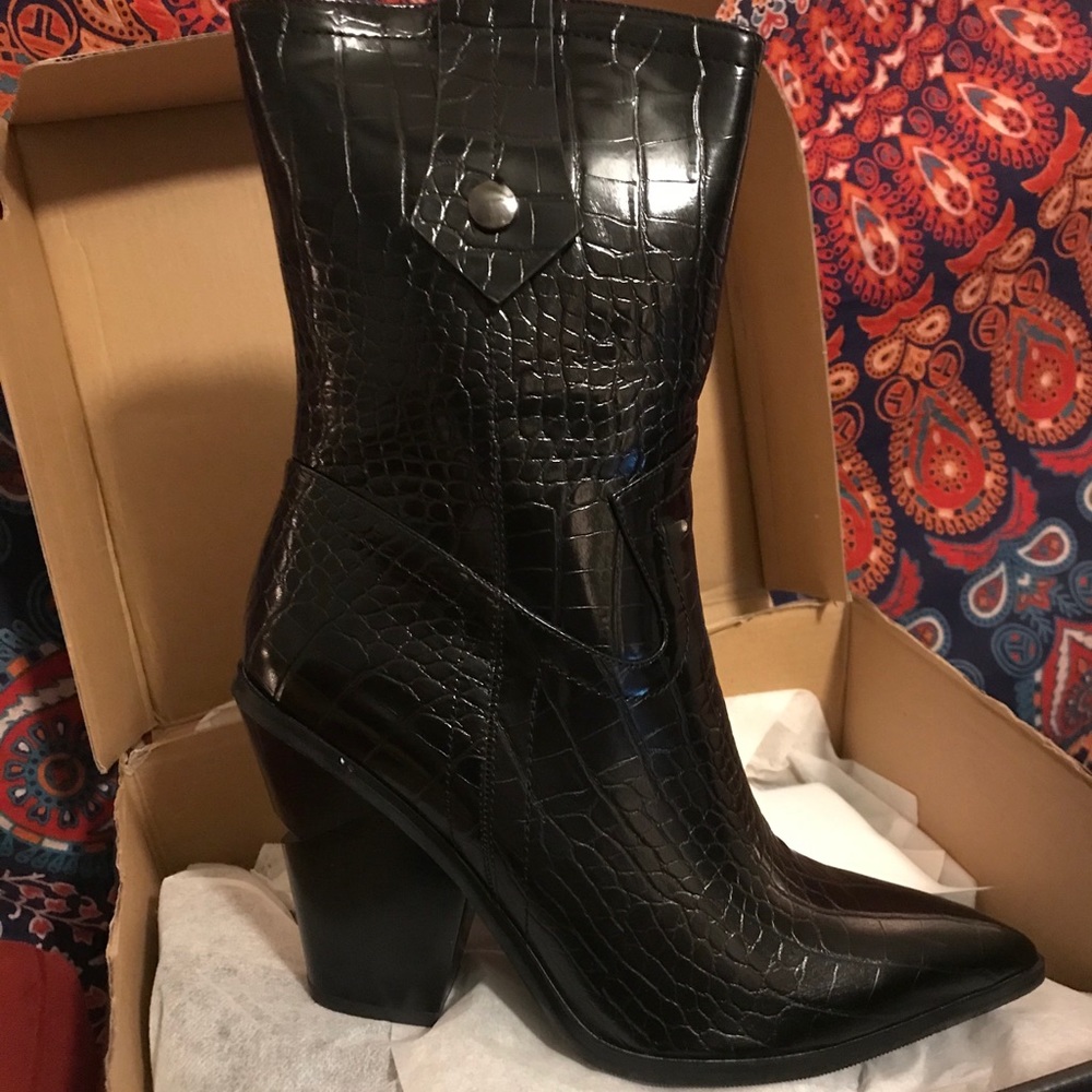 Fashonova Faux leather cowboy boots